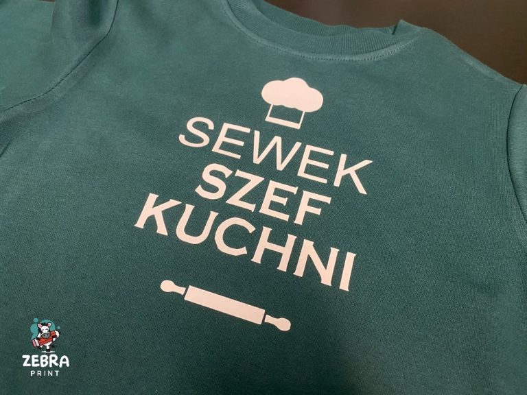 Czym można przykleić odklejający się nadruk na koszulce?